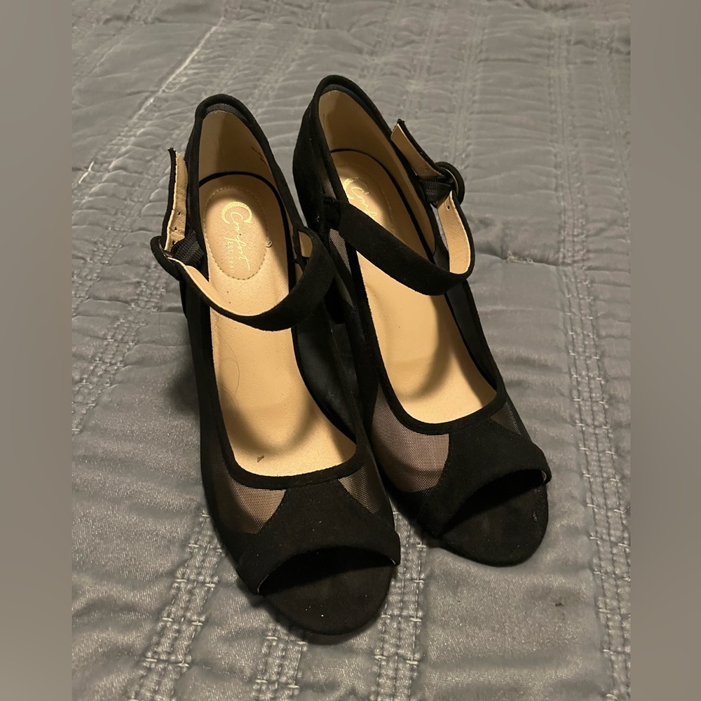 Black chunky heel with peep toe